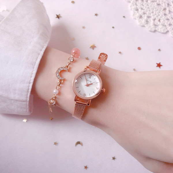 Κομψό γυναικείο ρολόι από ανοξείδωτο ατσάλι σε στρογγυλό σχήμα