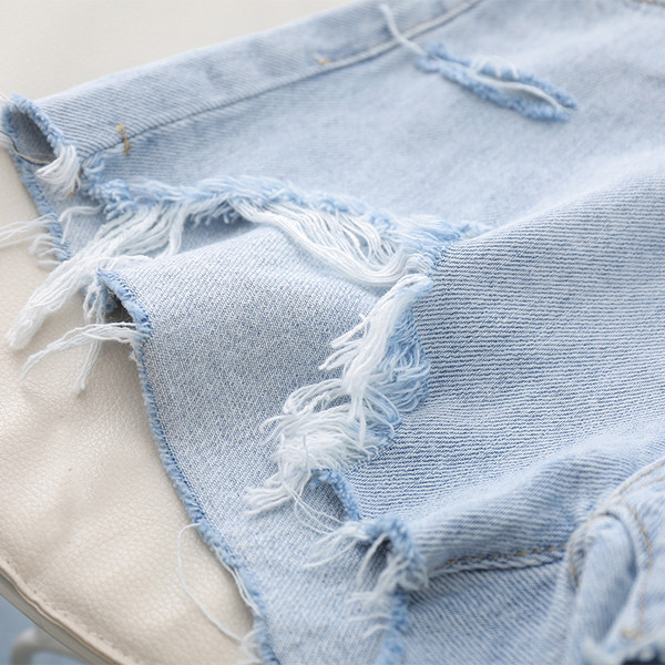 Νέο μοντέλο γυναικεία σορτς τζιν με σκισμένα μοτίβα