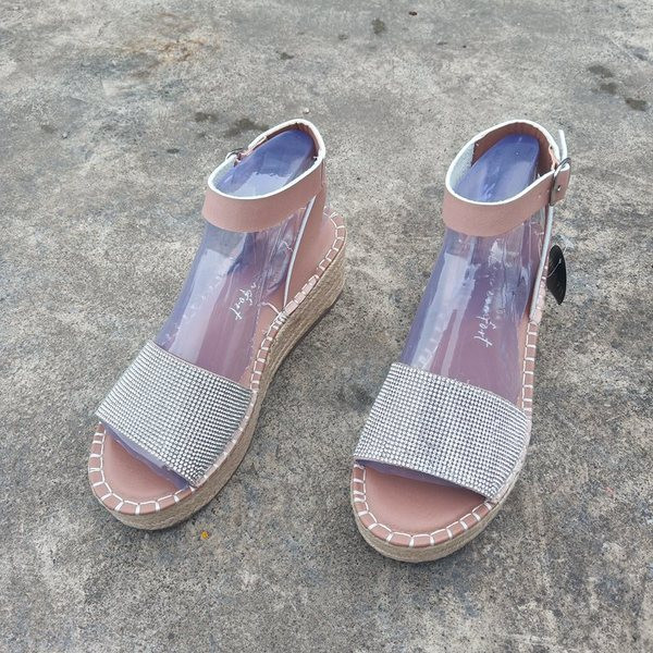 Casual γυναικεία σανδάλια με επίπεδη πλατφόρμα