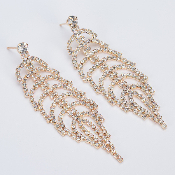 Κομψά γυναικεία κρεμαστά σκουλαρίκια με πέτρες σε ασημί χρώμα