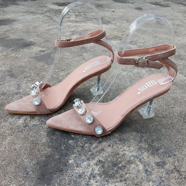Κομψά γυναικεία σανδάλια με μυτερά μοτίβα με διακοσμητικές πέτρες