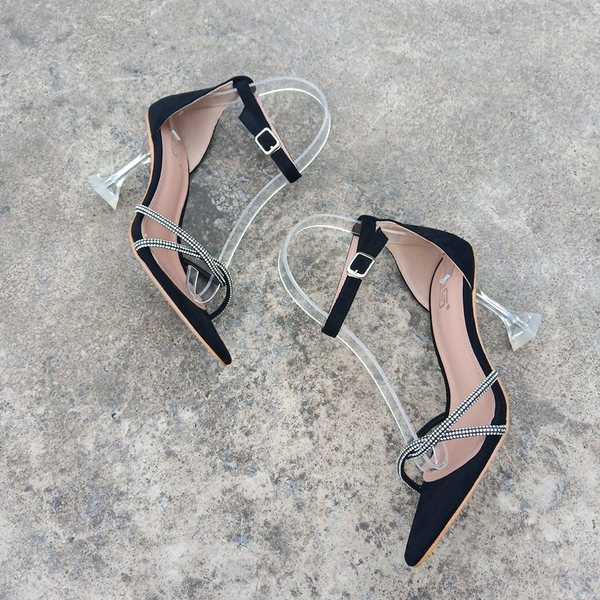 Дамски сандали заострен модел от еко велур