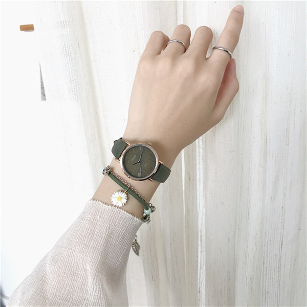 Γυναικείο ρολόι καθημερινό με δερμάτινο λουράκι και βραχιόλι