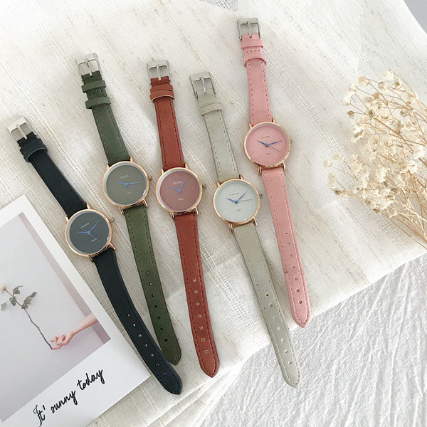 Γυναικείο ρολόι καθημερινό με δερμάτινο λουράκι και βραχιόλι