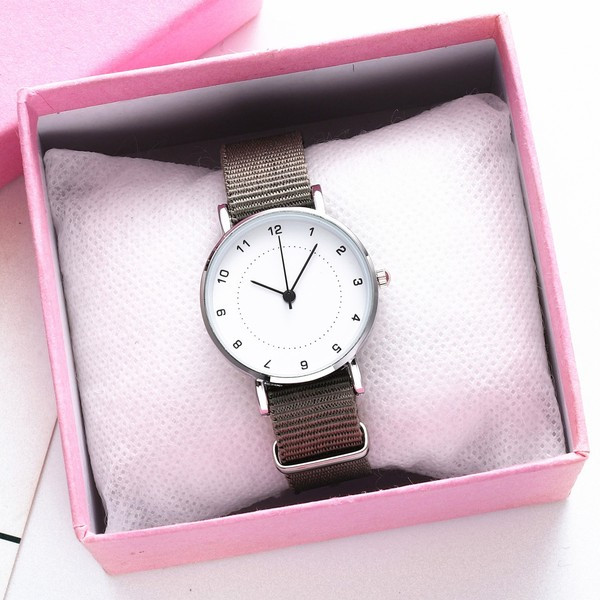 Γυναικείο στρογγυλό ρολόι και λουράκι από ύφασμα