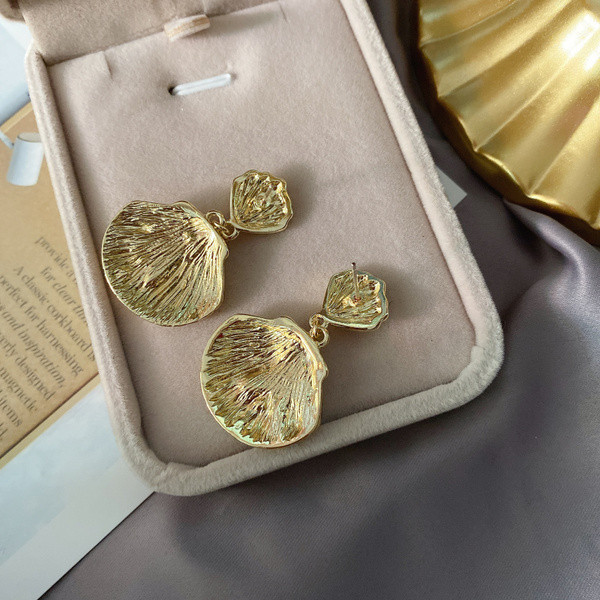 Lelógó fülbevaló arany színű és tengeri motívumokkal