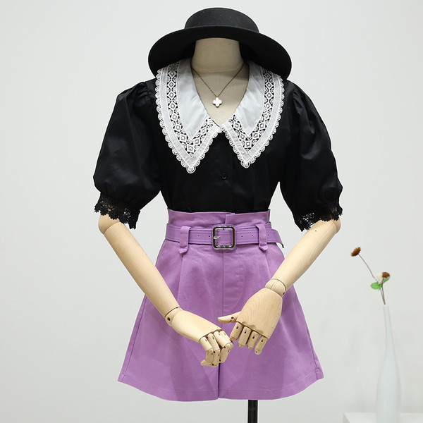 Modern női blúz spitz nyakkivágással és csipkével