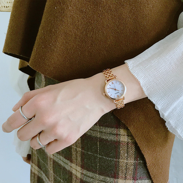 Γυναικείο vintage ρολόι σε στρογγυλό σχήμα και δύο χρώματα