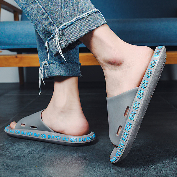 Νέο μοντέλο άνετα ανδρικές παντόφλες με επιγραφή στη σόλα