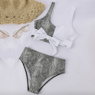 Costum de baie modern din două părți - bikini și bustieră