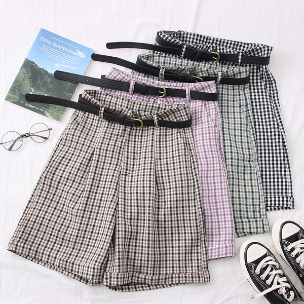 Moodsad ruudulised naiste püksid koos vööga