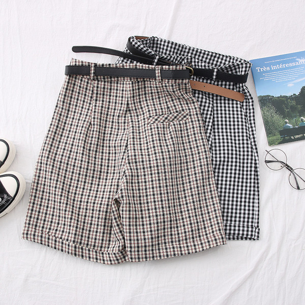 Moodsad ruudulised naiste püksid koos vööga