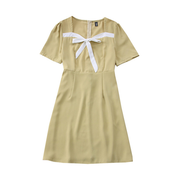 Moodne naiste kleit lühikeste varrukate ja paelaga