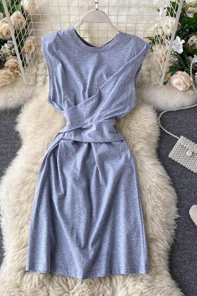 Naiste vabaaja lühike ovaalse kaelusega kleit