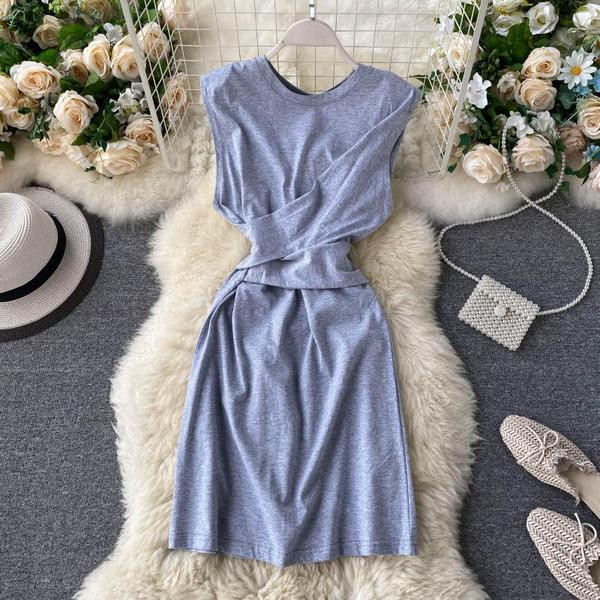 Naiste vabaaja lühike ovaalse kaelusega kleit