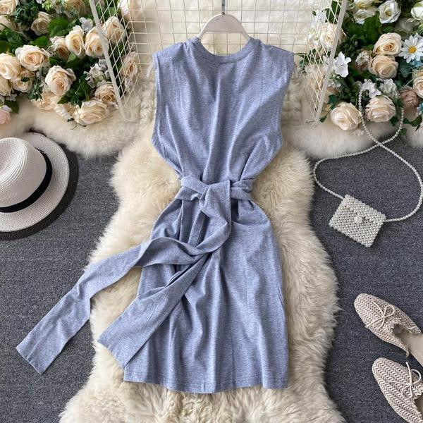 Naiste vabaaja lühike ovaalse kaelusega kleit