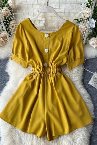 Vabaaja naiste lühike kombinesoon kandilise kaelusega ja lühikeste varrukatega