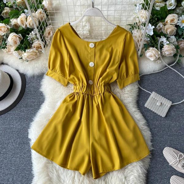 Vabaaja naiste lühike kombinesoon kandilise kaelusega ja lühikeste varrukatega