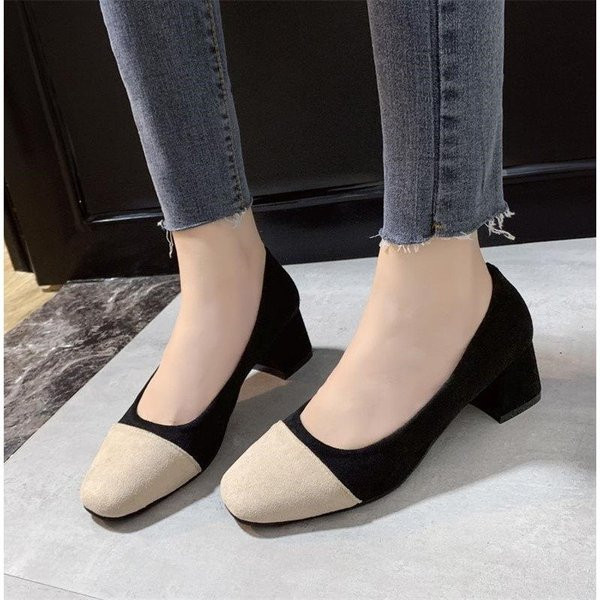 Κομψά γυναικεία παπούτσια με ψηλά τακούνια