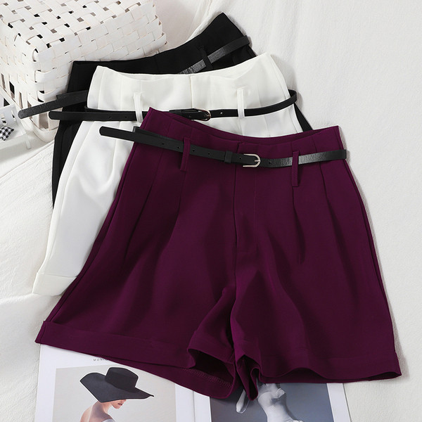 Naiste lühikesed püksid kõrge vöö ja vööga