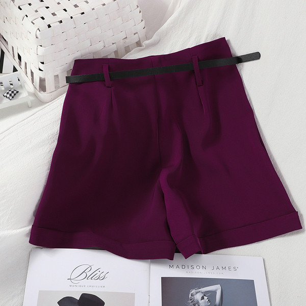 Naiste lühikesed püksid kõrge vöö ja vööga