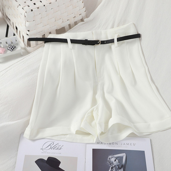 Naiste lühikesed püksid kõrge vöö ja vööga