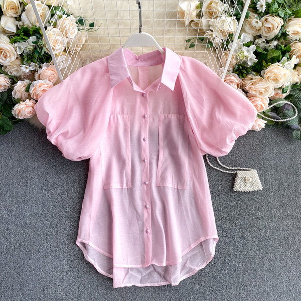 Naiste vabaajasärk klassikalise krae, nööpide ja lühikeste varrukatega