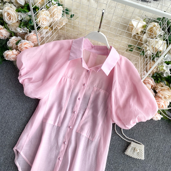 Naiste vabaajasärk klassikalise krae, nööpide ja lühikeste varrukatega