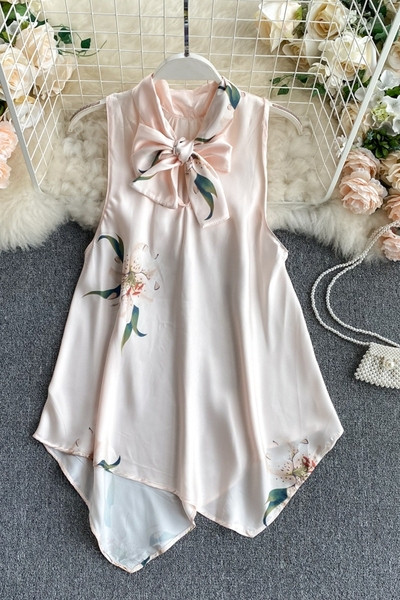 Naiste vabaaja topp paelaga – asümmeetriline mudel