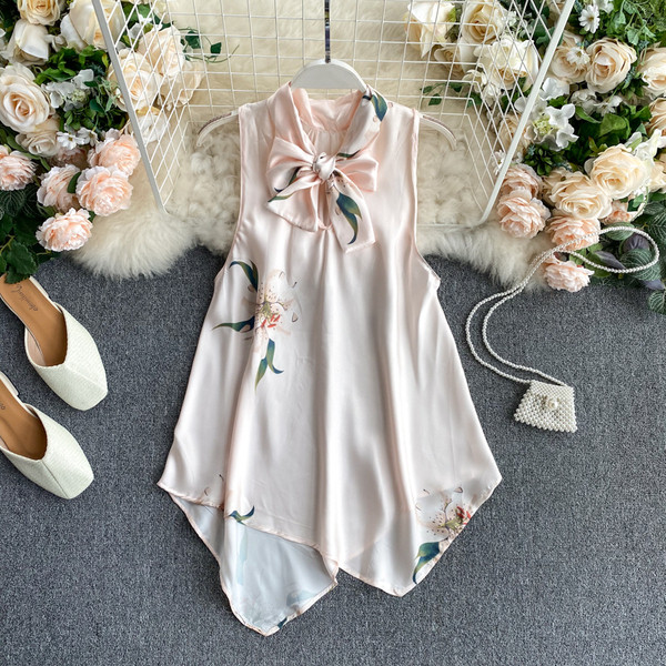 Naiste vabaaja topp paelaga – asümmeetriline mudel