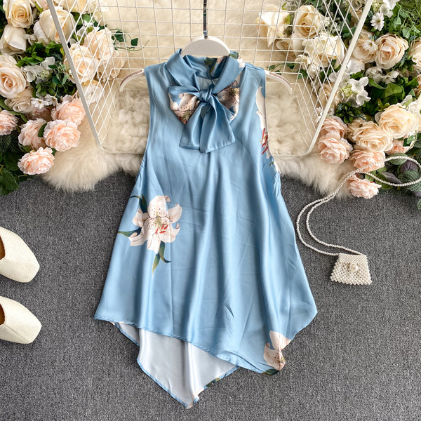 Naiste vabaaja topp paelaga – asümmeetriline mudel