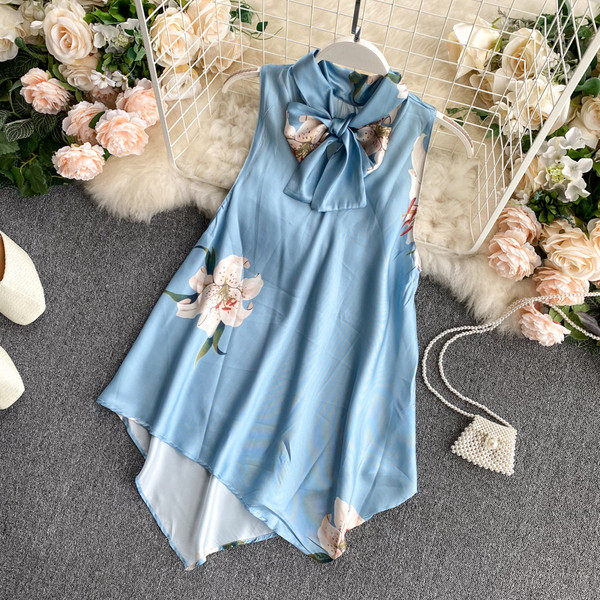 Naiste vabaaja topp paelaga – asümmeetriline mudel