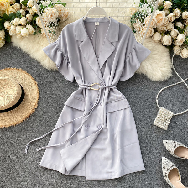 Vabaaja naiste lühike kleit lühikeste varrukate ja nööpidega