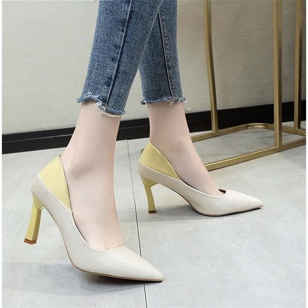 Elegantne õhukese kontsaga terava otsaga naiste kingade mudel