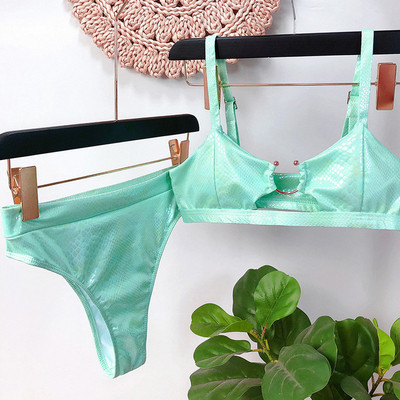 Costum de baie modern cu top decupat