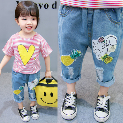 Детски дънки с апликация и джобове в син цвят за момичета