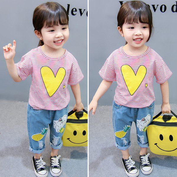 Παιδικά τζιν με απλικέ και τσέπες σε μπλε χρώμα για κορίτσια