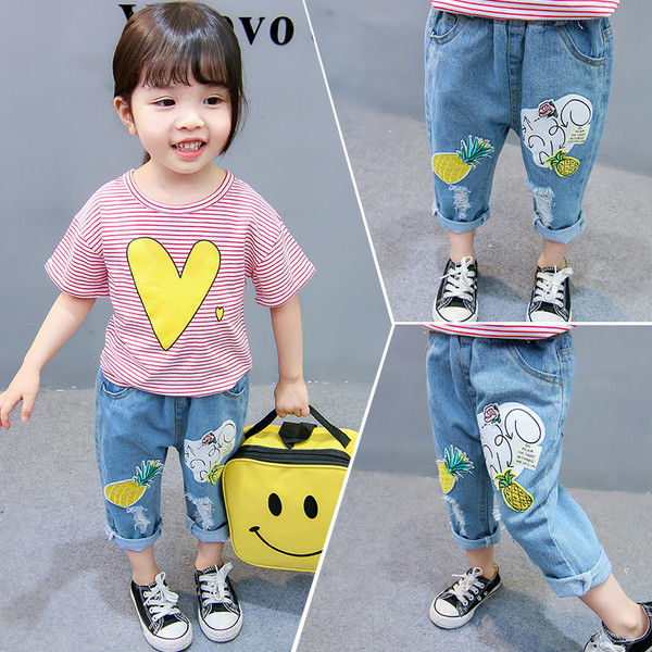 Παιδικά τζιν με απλικέ και τσέπες σε μπλε χρώμα για κορίτσια