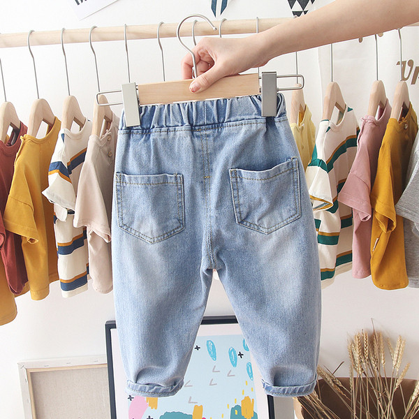 Νέο μοντέλο παιδικά τζιν με απλικέ μπλε χρώμα για αγόρια