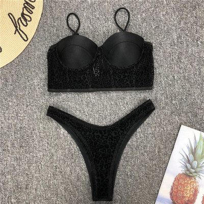 Costum de baie din două piese negru și bustieră din plasă
