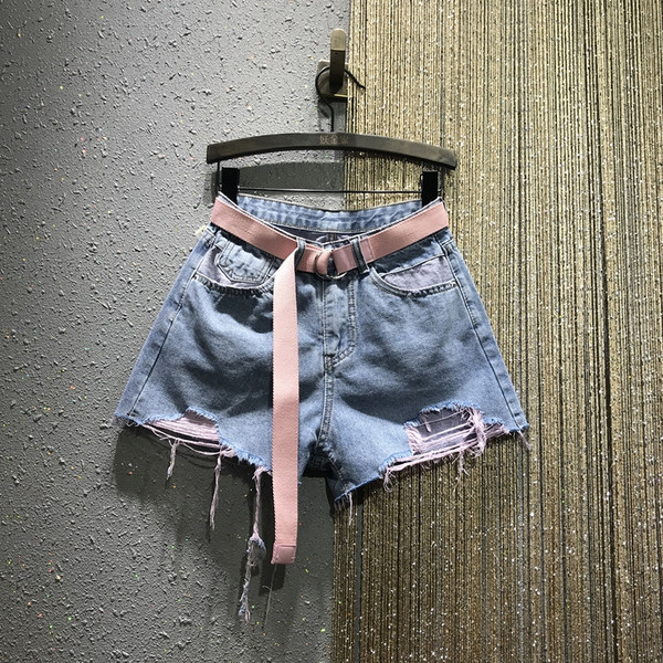 Női alkalmi rövidnadrág szakadt jobb oldali övvel