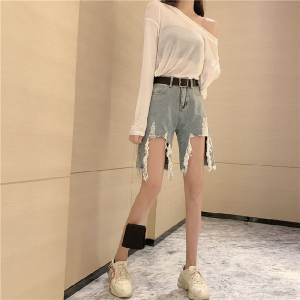 Naiste lühikeste teksapükste uus mudel rebenenud parema ja kõrge vöökohaga - asümmeetriline mudel