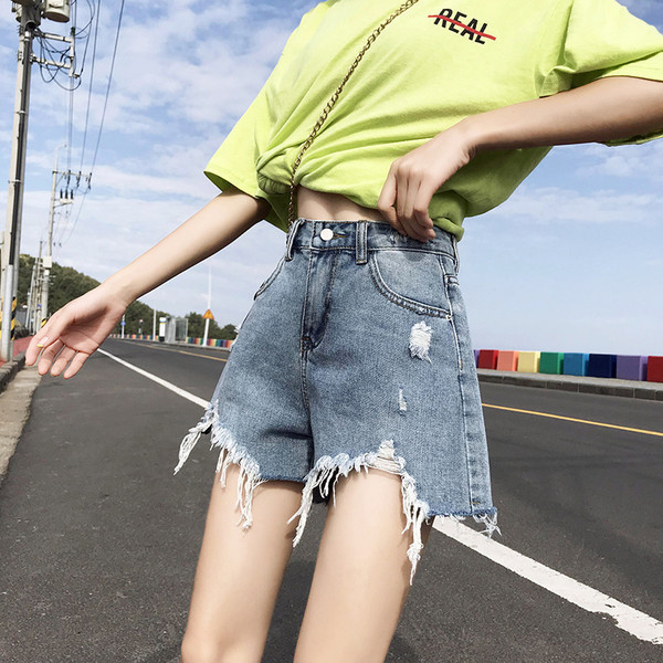 Vabaaja naiste lühikesed teksad kõrge vöökohaga ja paremalt rebenenud