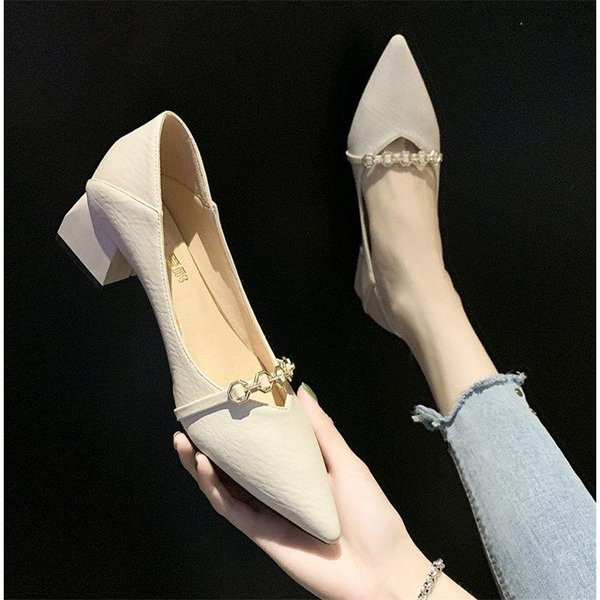 Elegantsed naiste kõrge kontsaga kingad metallelemendiga