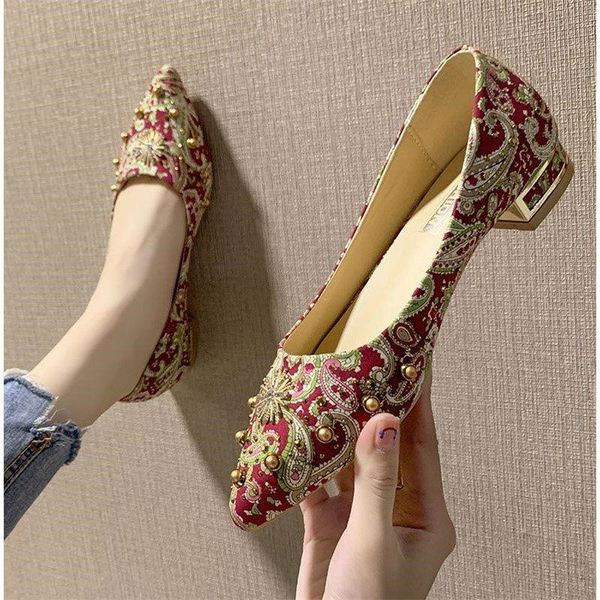 Стилни дамски мокасини с бродерия и камъни 