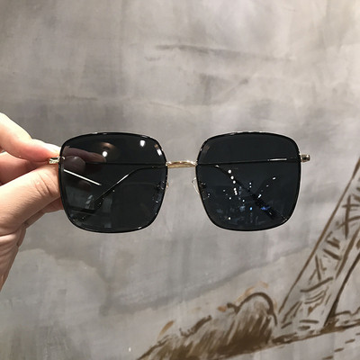 Ochelari moderni de dama in forma patrata