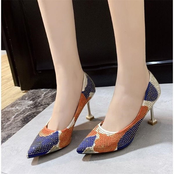 Κομψά γυναικεία ψηλοτάκουνα παπούτσια με πέτρες και μοτίβο