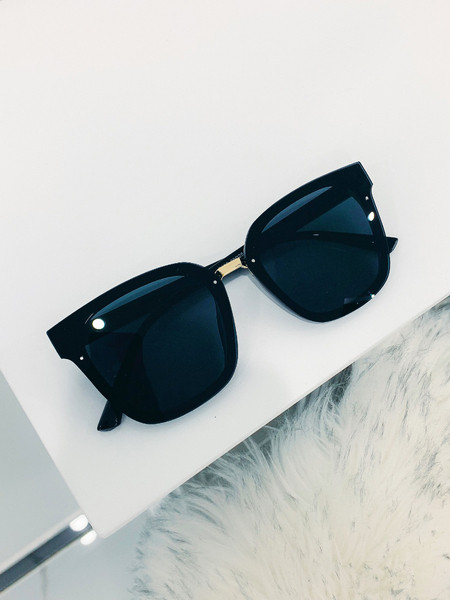 Νέο μοντέλο γυναικεία γυαλιά σε τετράγωνο σχήμα και διαφορετικά χρώματα