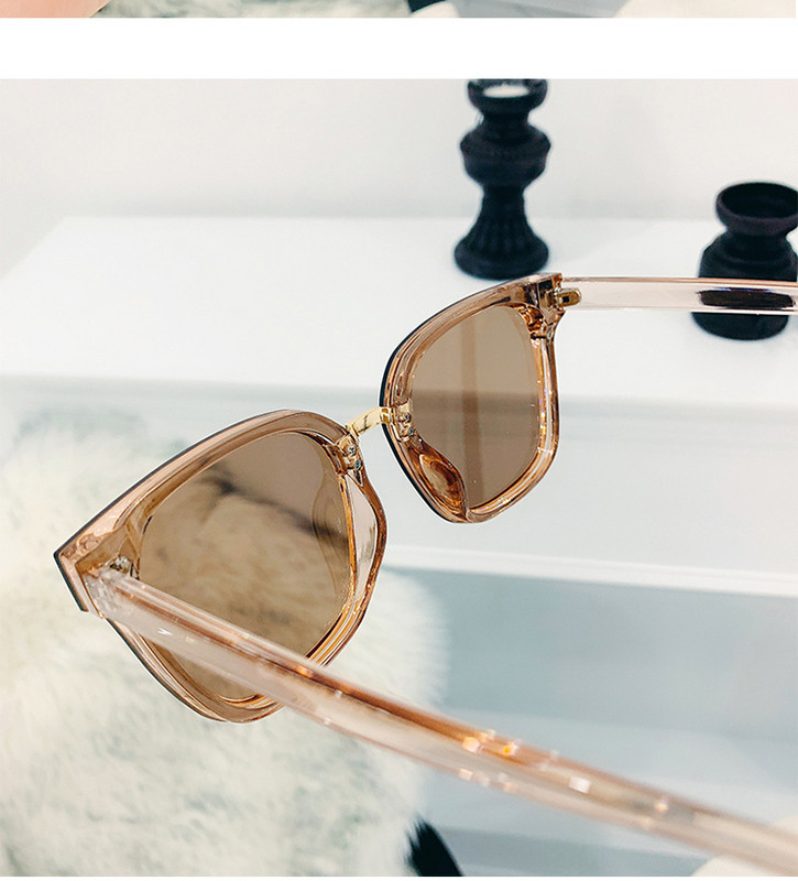 Νέο μοντέλο γυναικεία γυαλιά σε τετράγωνο σχήμα και διαφορετικά χρώματα