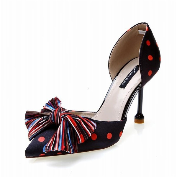 Elegantsed paela ja täppidega naiste kõrge kontsaga kingad